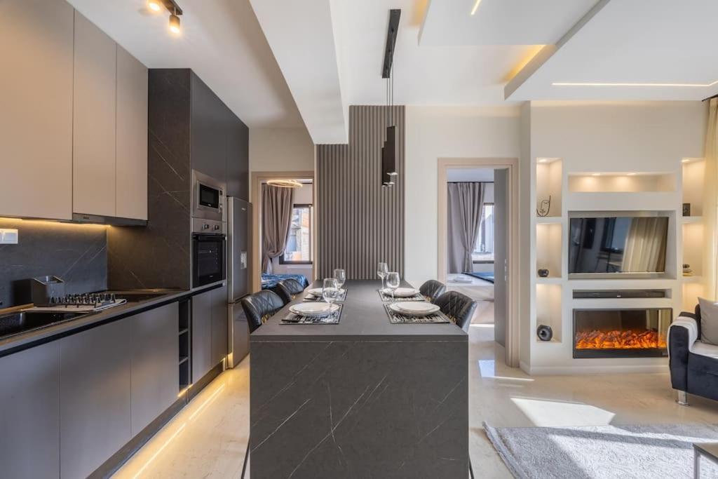 Apartment Out Of Stone - διαμέρισμα 2 υπνοδωματίων -πλατεία δημοκρατίας Thessaloniki