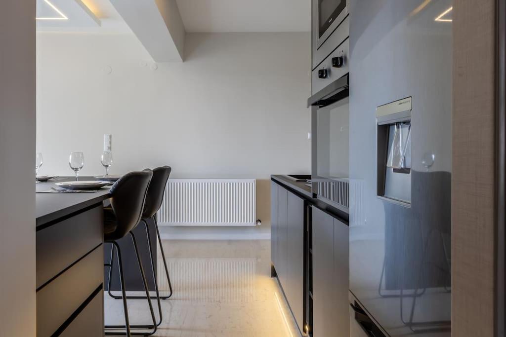 Apartment Out Of Stone - διαμέρισμα 2 υπνοδωματίων -πλατεία δημοκρατίας Thessaloniki