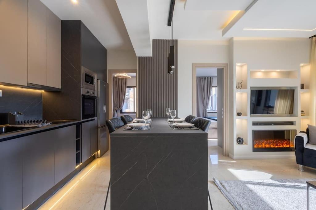 Apartment Out Of Stone - διαμέρισμα 2 υπνοδωματίων -πλατεία δημοκρατίας *