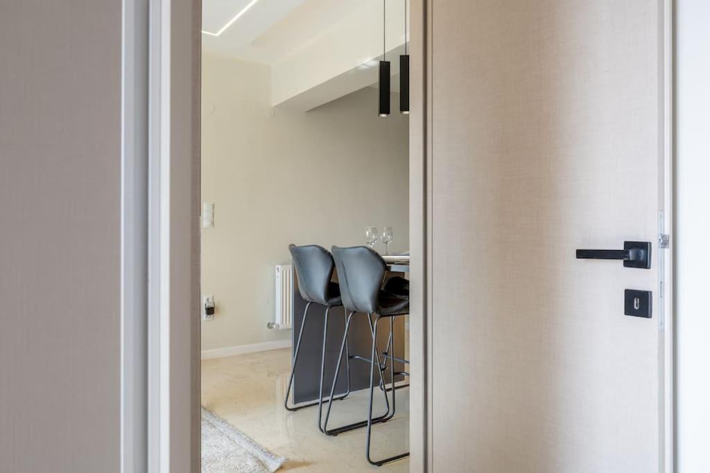 Apartment Out Of Stone - διαμέρισμα 2 υπνοδωματίων -πλατεία δημοκρατίας Thessaloniki