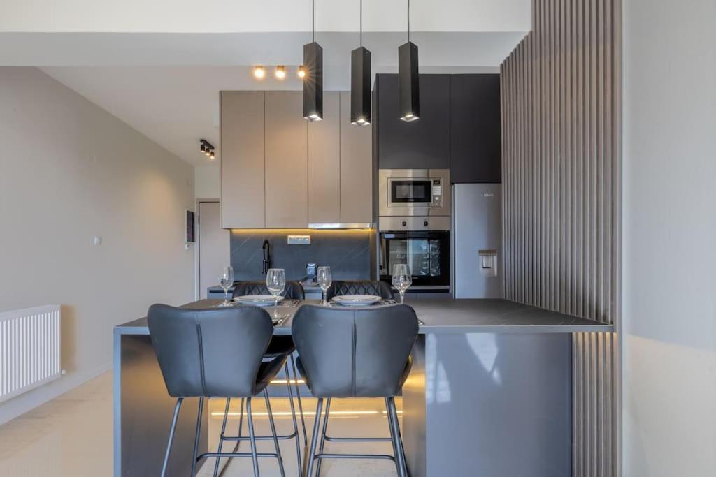 Apartment Out Of Stone - διαμέρισμα 2 υπνοδωματίων -πλατεία δημοκρατίας *