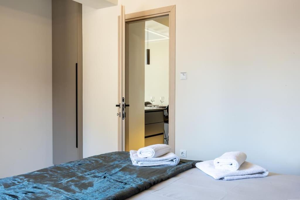 Apartment Out Of Stone - διαμέρισμα 2 υπνοδωματίων -πλατεία δημοκρατίας