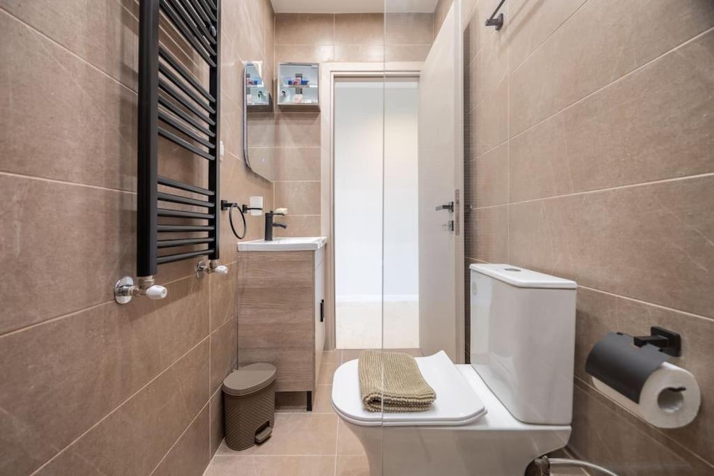 Apartment Out Of Stone - διαμέρισμα 2 υπνοδωματίων -πλατεία δημοκρατίας Thessaloniki