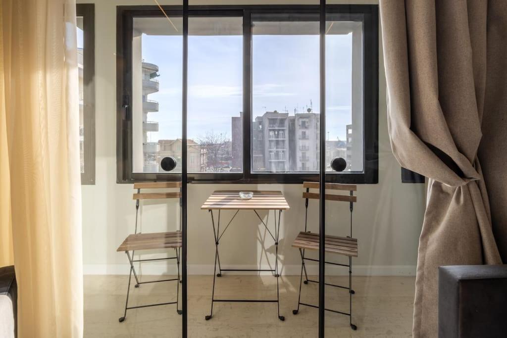 Apartment Out Of Stone - διαμέρισμα 2 υπνοδωματίων -πλατεία δημοκρατίας *