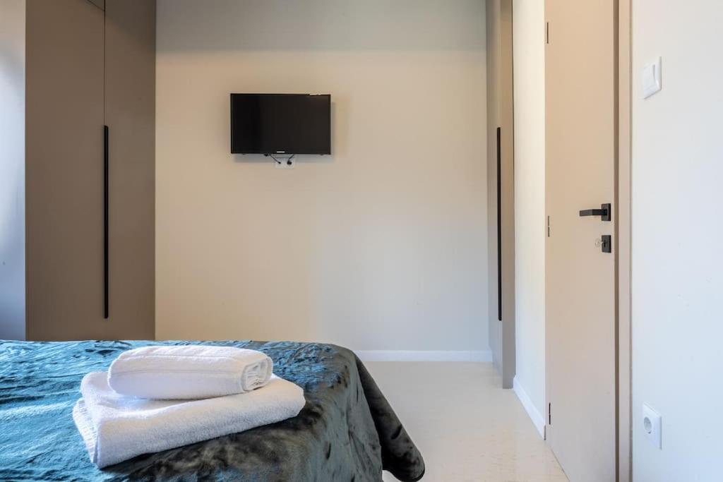 Appartement Out Of Stone - διαμέρισμα 2 υπνοδωματίων -πλατεία δημοκρατίας